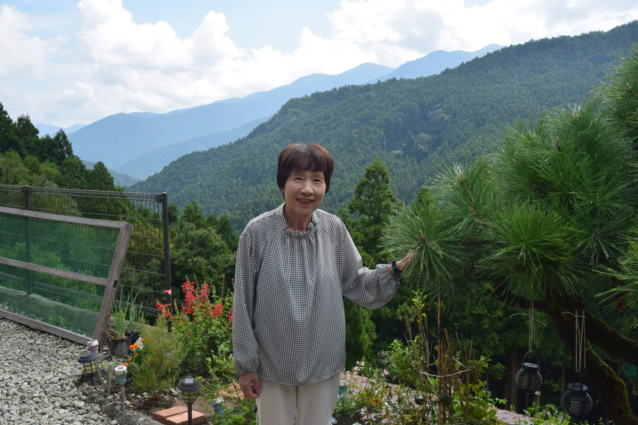 手先を動かすと広がるカラフルな世界