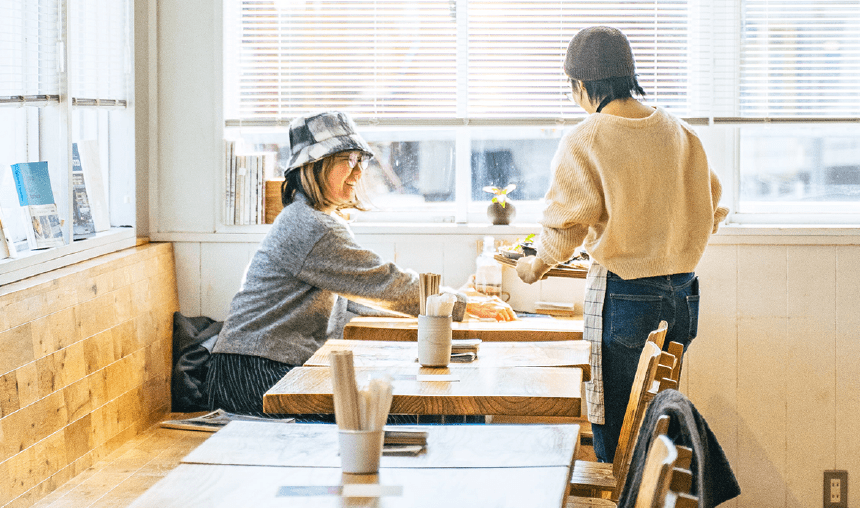 打ち合わせをしている様子の画像