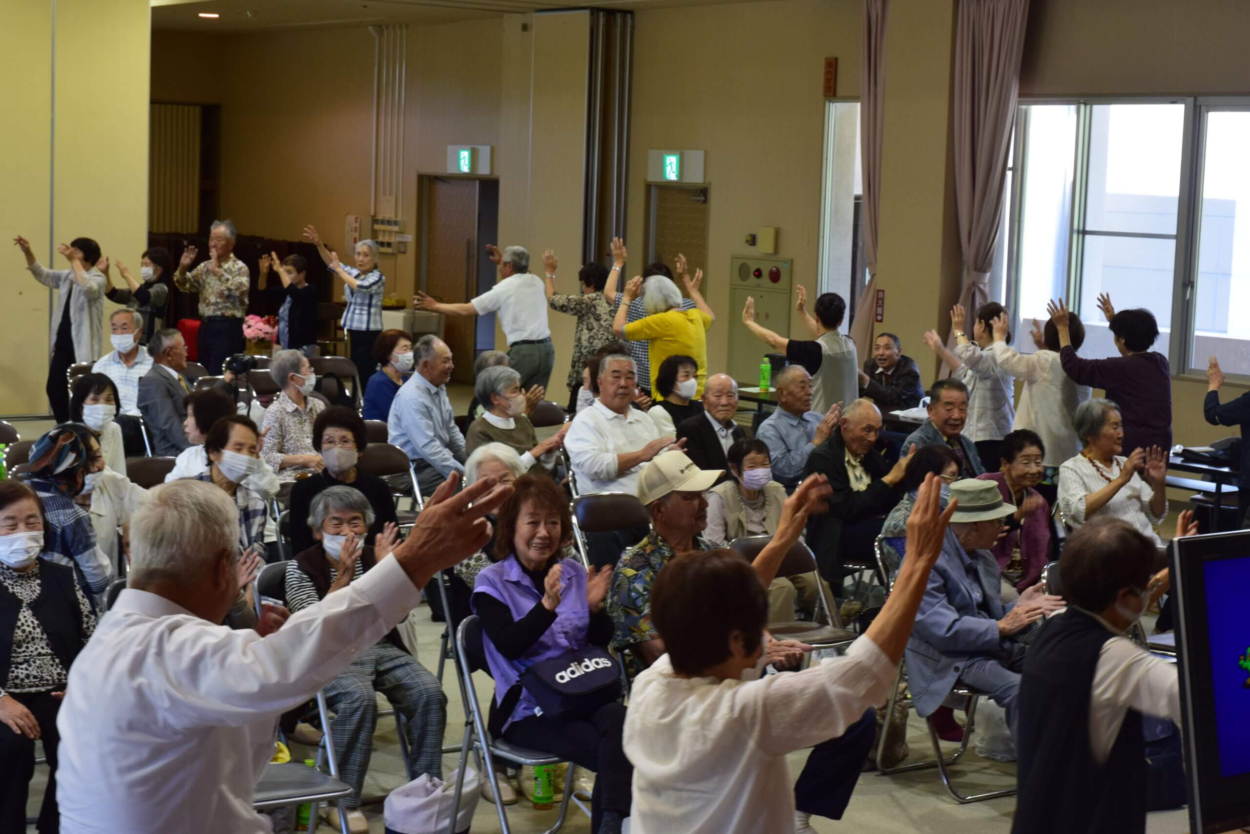 唄や踊りに盛り上がりをみせた第22回神山町高齢者芸能大会